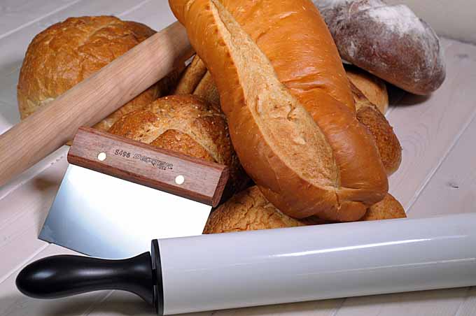 http://www.alaskansourdoughbakery.com/wp-content/uploads/2020/11/Best-utensils-and-equipment-for-bread-baking.jpg